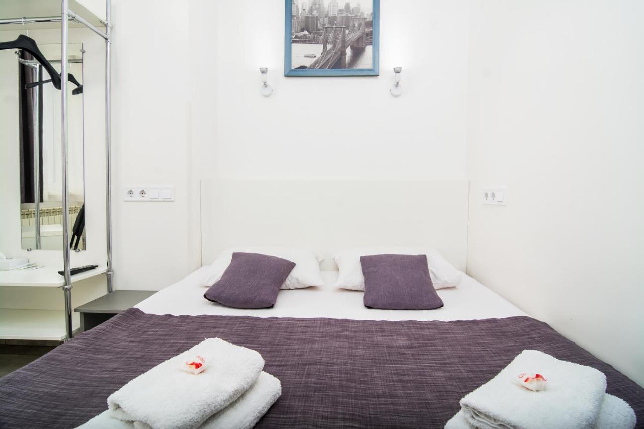 Smart Hotel Rooms Near Metro 24/7 Kiev Dış mekan fotoğraf