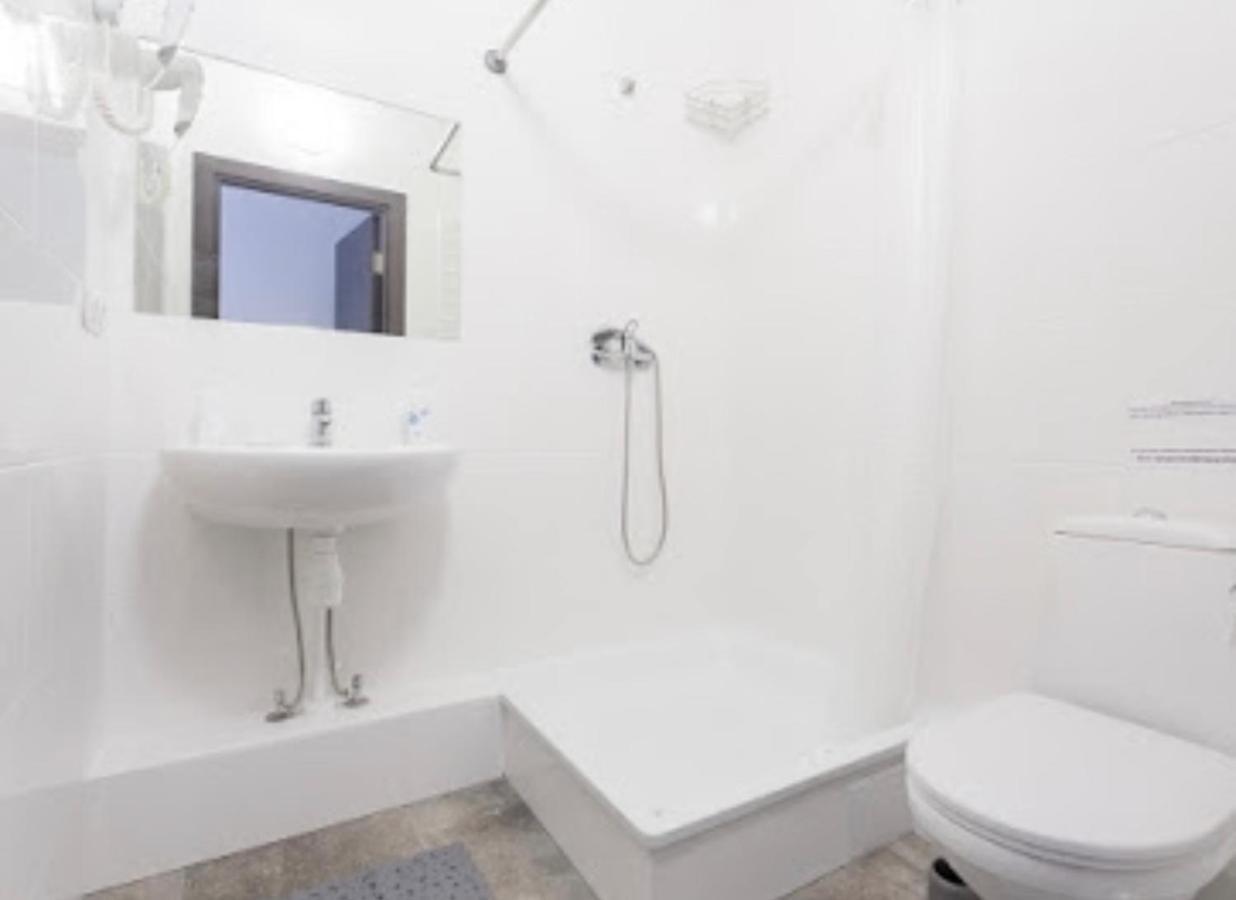 Smart Hotel Rooms Near Metro 24/7 Kiev Dış mekan fotoğraf