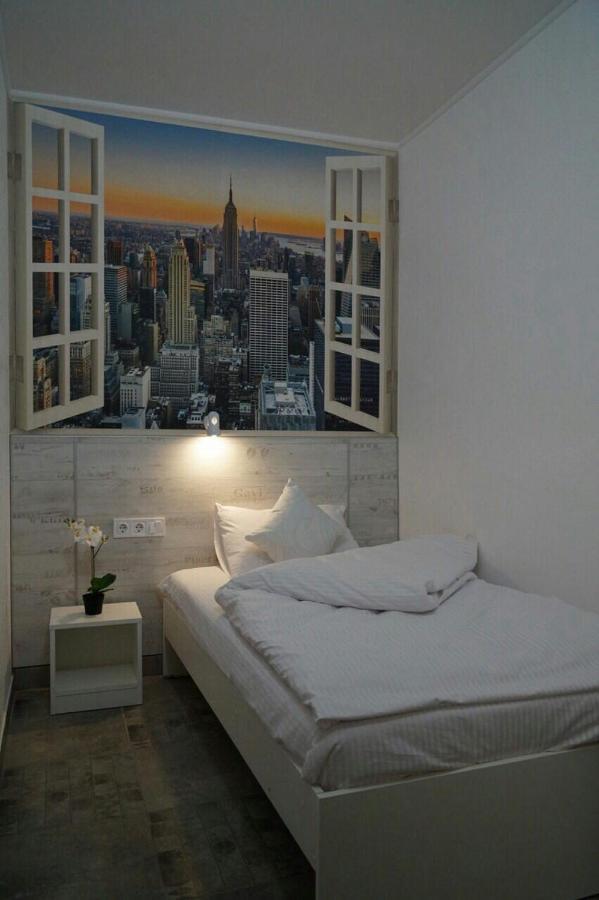 Smart Hotel Rooms Near Metro 24/7 Kiev Dış mekan fotoğraf